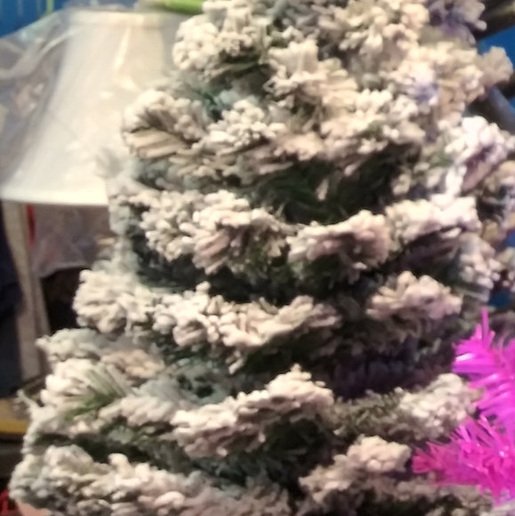 New Christmas Tree Flocked Snow - Picture 10 of 10